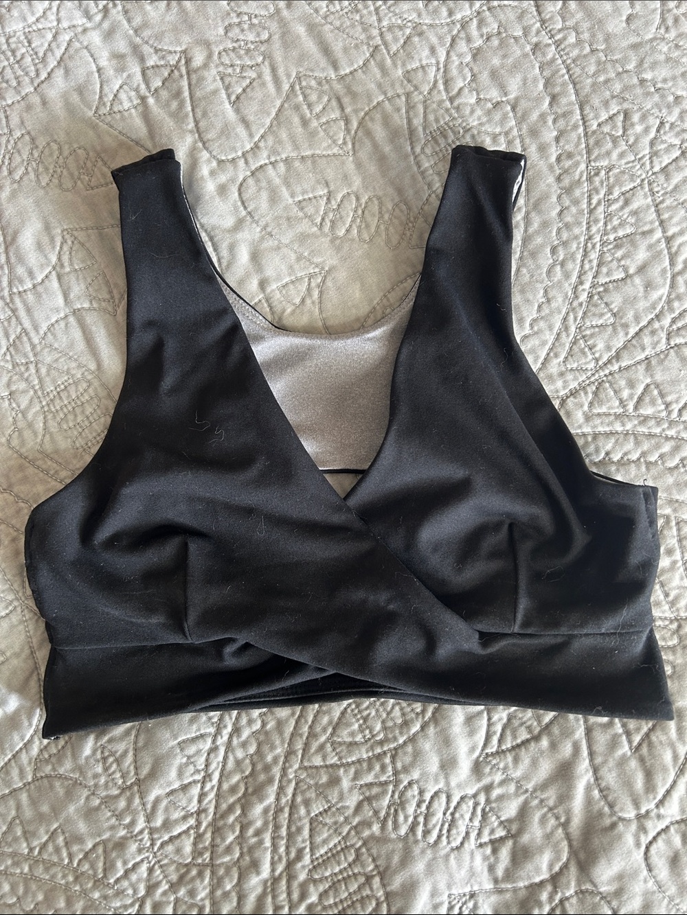Black Women's V-Neck Athletic Crop Top